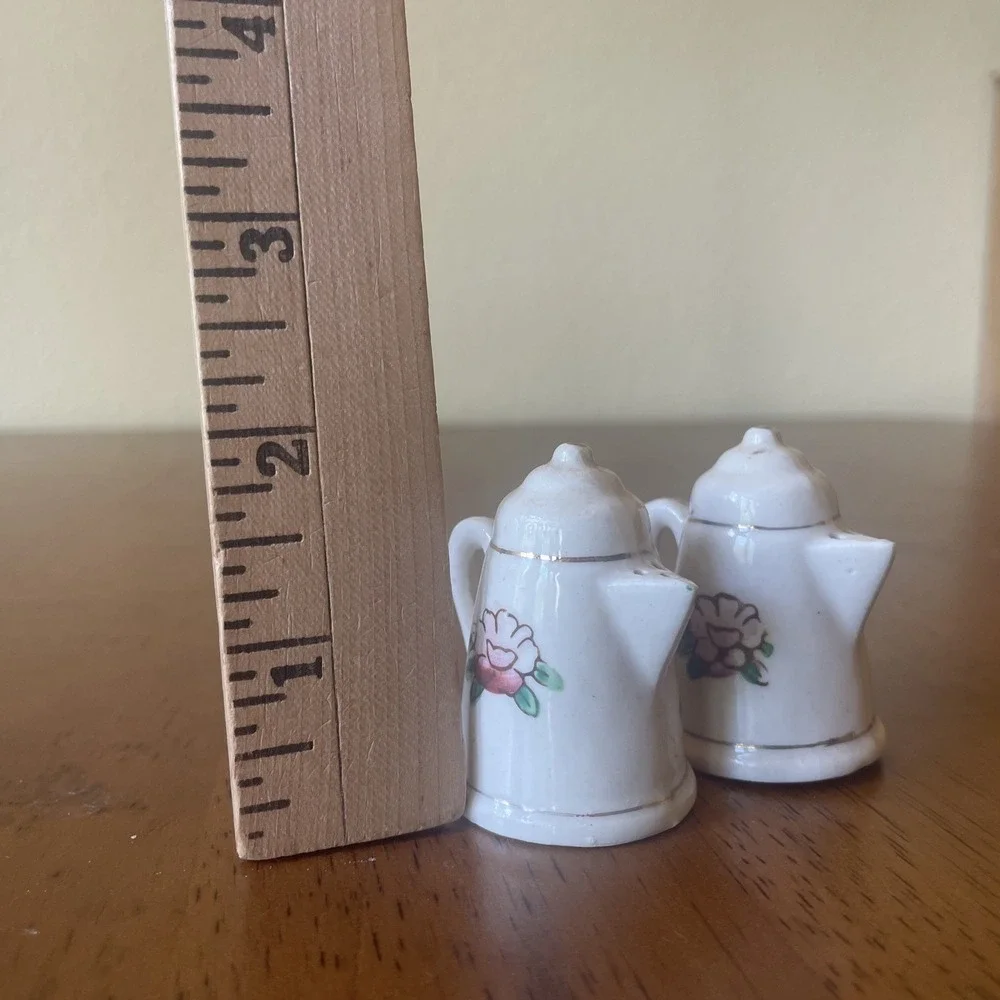Vintage 50's Floral Mini Pitcher Salt & Pepper Shakers Cottagecore  Japan  2